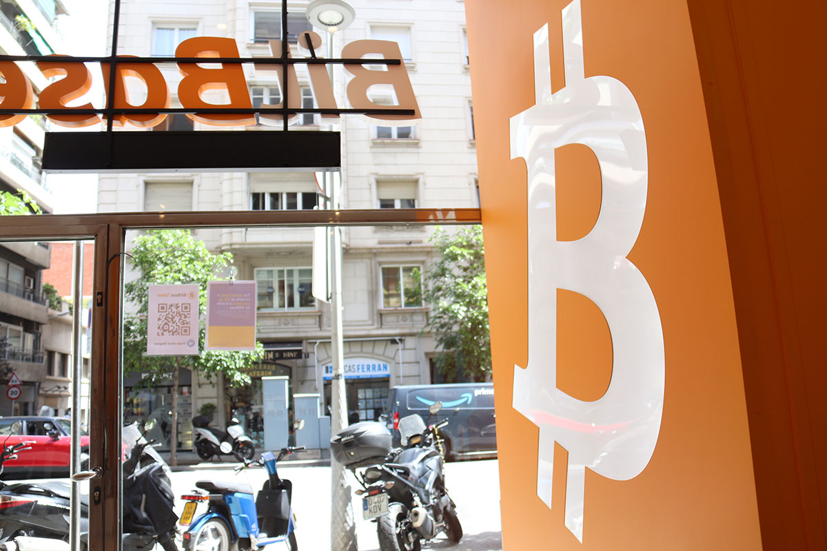 La CE defensa que la nova normativa sobre el control de criptoactius que promou hauria evitat fallides com la d’FTX