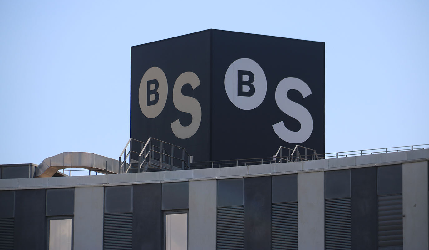 El Banc Sabadell rebutja l’oferta d’absorció del BBVA perquè «infravalora significativament» l’entitat