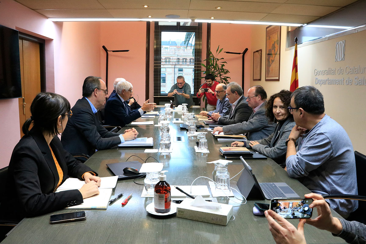 Metges de Catalunya desconvoca la vaga després de pactar una taula de treball per millorar el sistema sanitari
