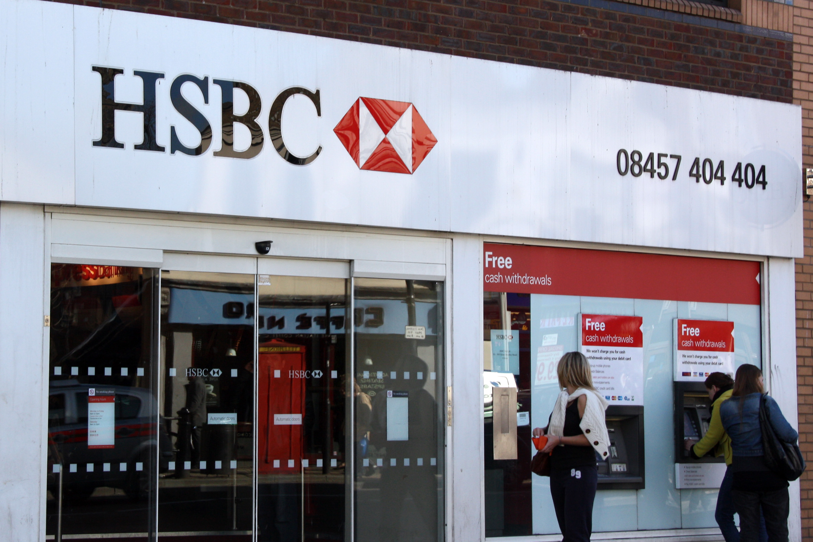 Registren les seus de Société, BNP, Exane, Natixis i HSBC a París per frau fiscal