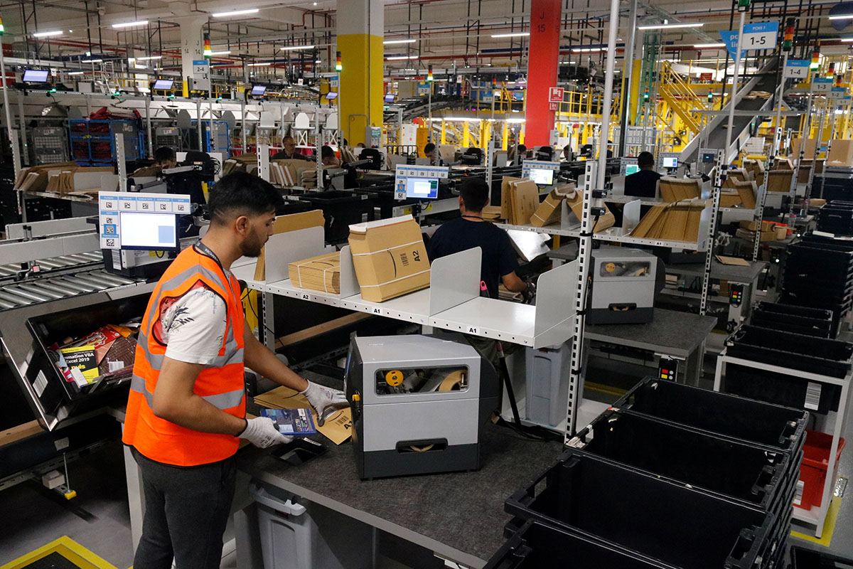 Amazon comença a expedir comandes des del centre logístic de l’Empordà que ja compta amb 900 treballadors en plantilla