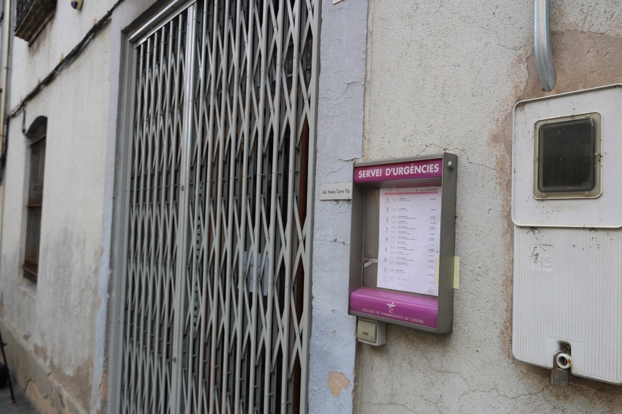Preocupació a Castellfollit de la Roca pel tancament de l’única farmàcia del poble, que té un 30% de gent gran