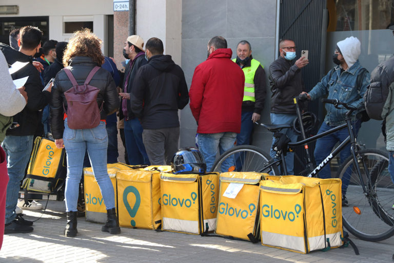 La Inspecció de Treball imposa una multa de 56,7 MEUR a Glovo per contractar falsos autònoms i estrangers sense permís
